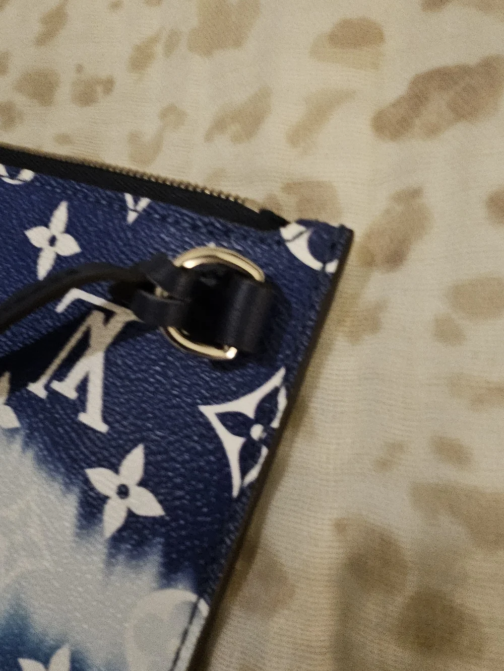 Louis Vuitton Escale Wristlet Pouch💙